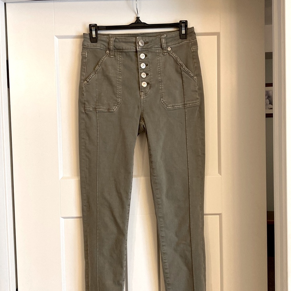 American Eagle button-fly hi-rise jegging, size 8 X-long, army green.